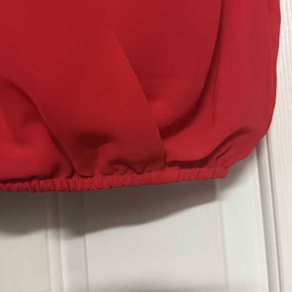 Red sleeveless Blouse with cross front - Picture 5 of 6
